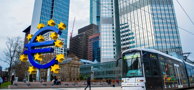 Noticias de negocios: Los mercados se tranquilizan mientras las acciones de Tesla caen Noticias de negocios: Los mercados se tranquilizan mientras las acciones de Tesla caen