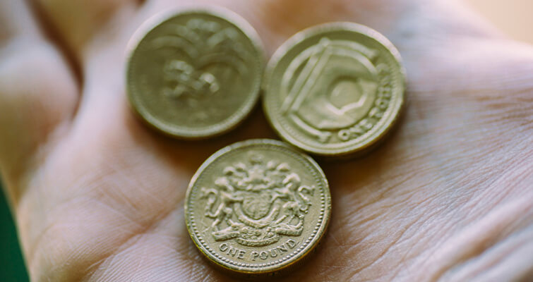 Las antiguas monedas británicas de 1 libra ya no tienen curso legal